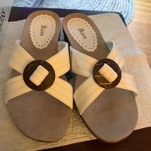 Bass Gidget Size 7 White Sandals NIB